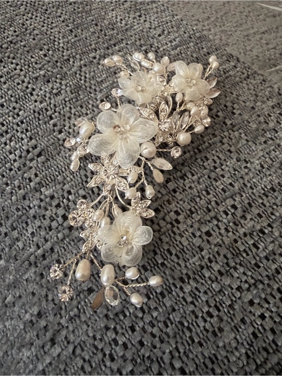 Accessories - Delicate Floral Pearl and Crystal Hair Vine - Ivory & Silver